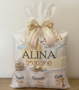 Kissen-personalisiert-zur-Geburt.-Personalisiertes-Geschenkset-zur-Geburt-Willkommensset-für-Babys